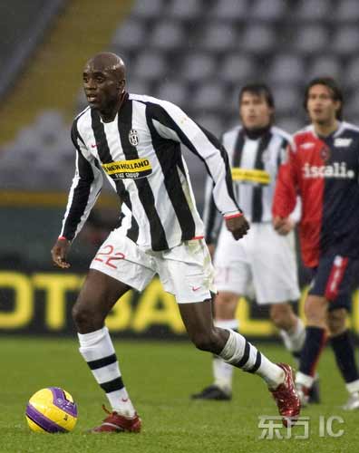  尤文图斯新援首秀破门助球队登顶积分榜  